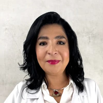 Dra. Lorena Gia Pontón — Pediatra Neonatóloga Quito