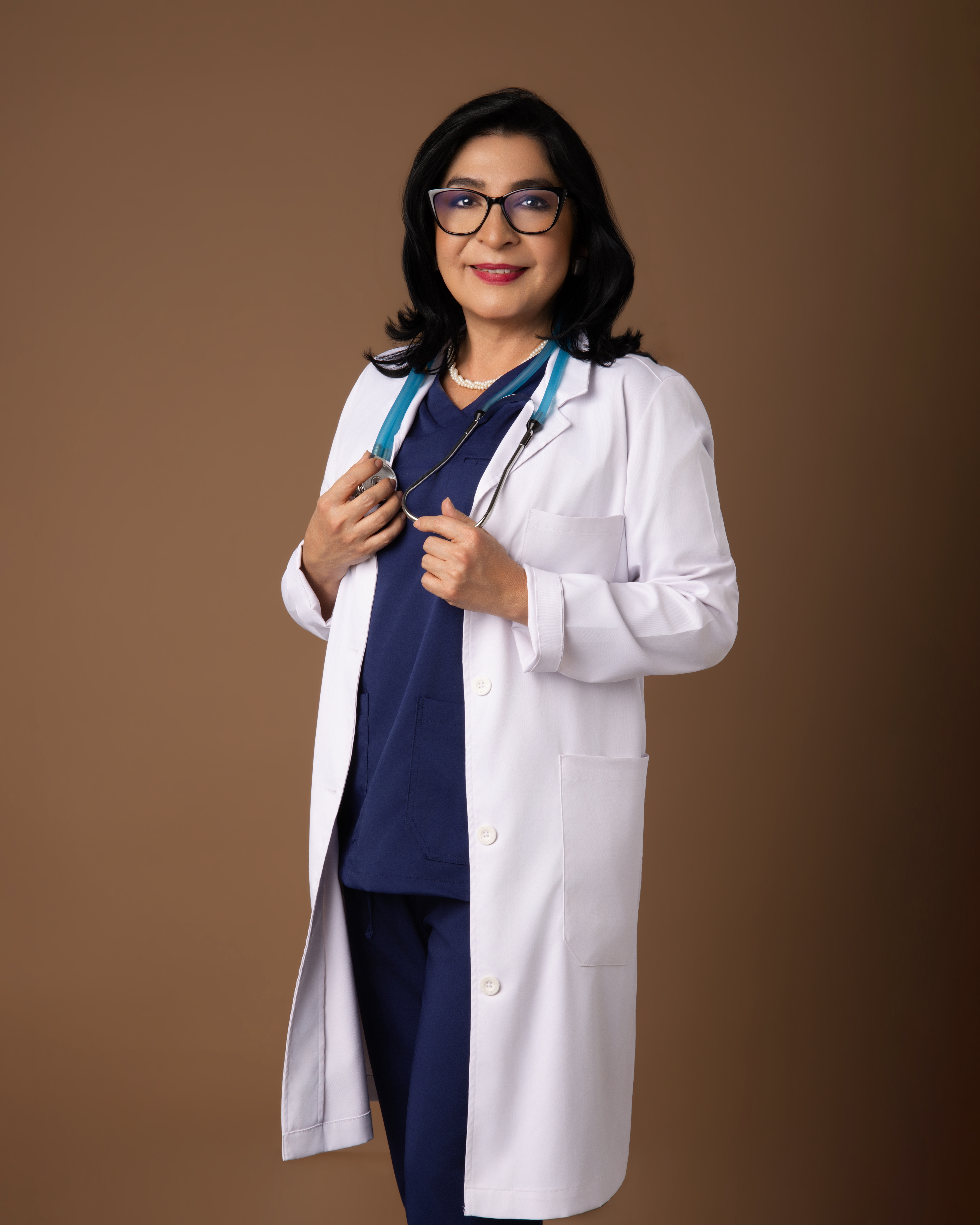 Dra. Lorena Gia Pontón con paciente